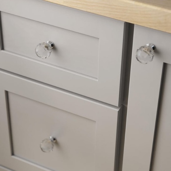 NWT Cabinet or Drawer Pulls Chrome & Clear Faceted Acrylic Knob Set of 4 Crystal - Picture 1 of 7